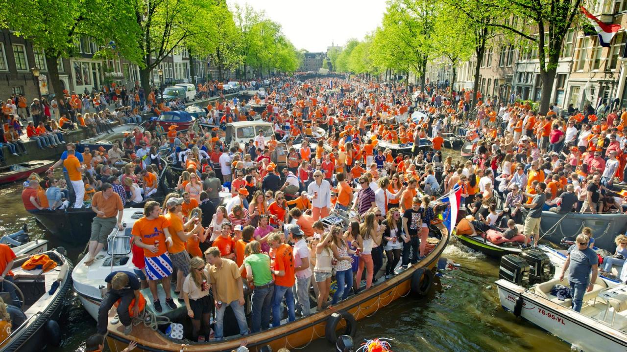 Koningsdag koninginnedag oranje kings holland grachten festivals kingsday queen vrijmarkt holidays celebration vieren canals rey queensday globe cultural century één